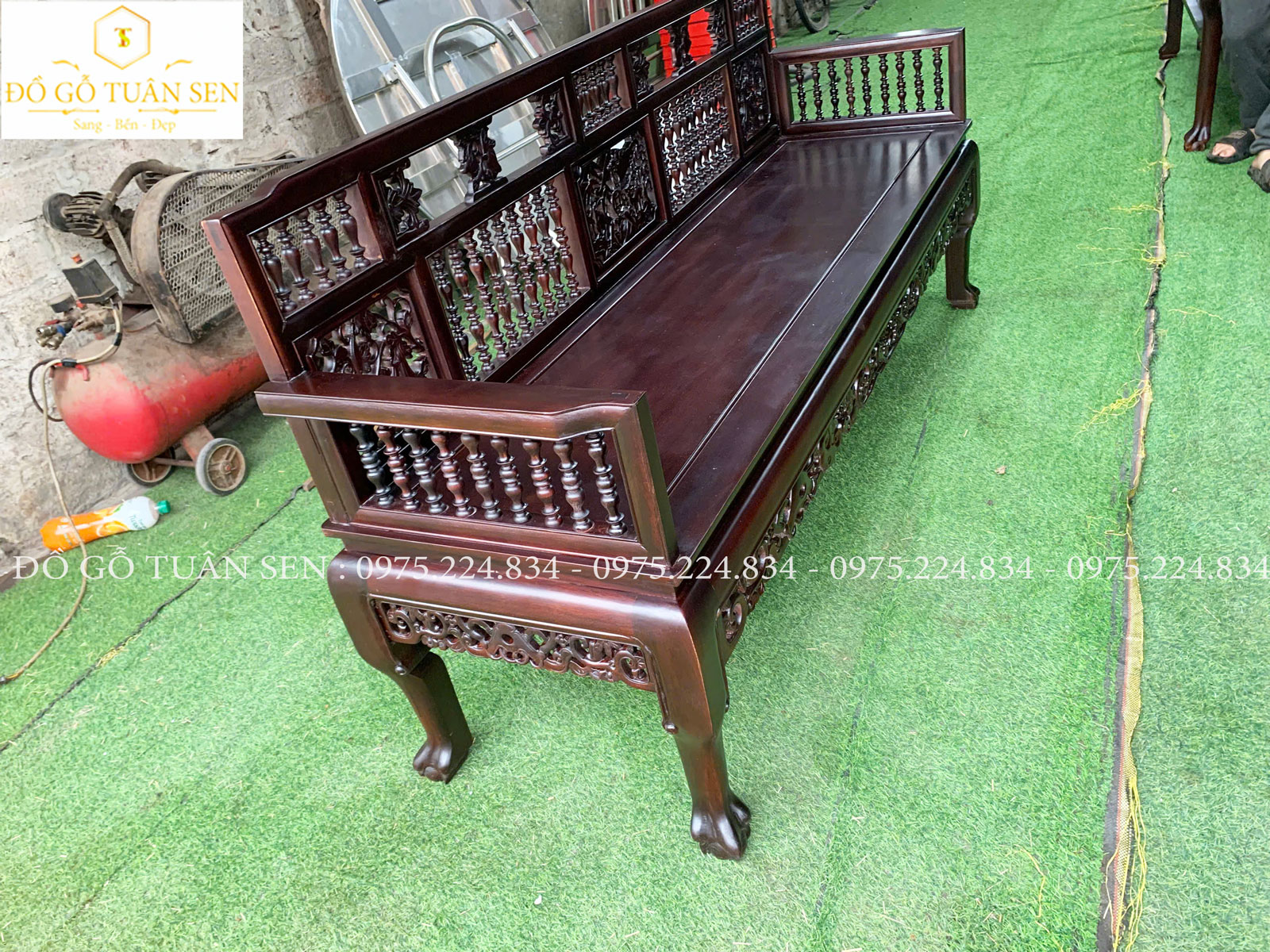 Hình ảnh chi tiết trường kỷ song tiện chân móng